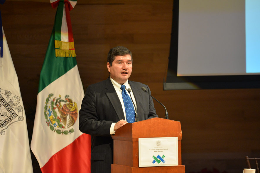 Alejandro de la Fuente Alonso, titular de la CUTAI, durante la presentación de su informe